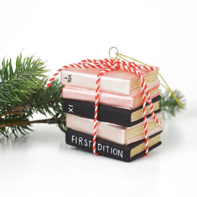 8-oak-lane-book-club-ornament-lifestyle