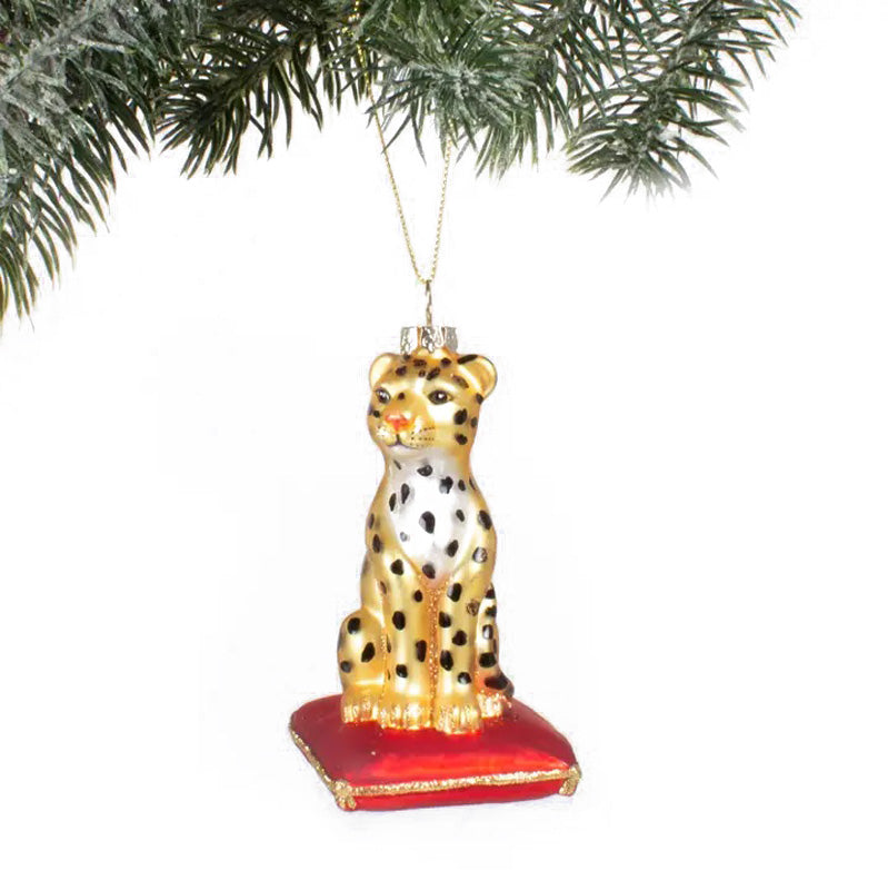 8-oak-lane-leopard-ornament-lifestyle