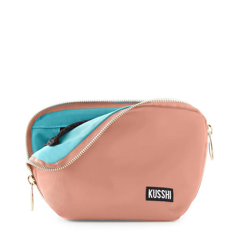 kusshi-everyday-makeup-bag-peach-fuzz