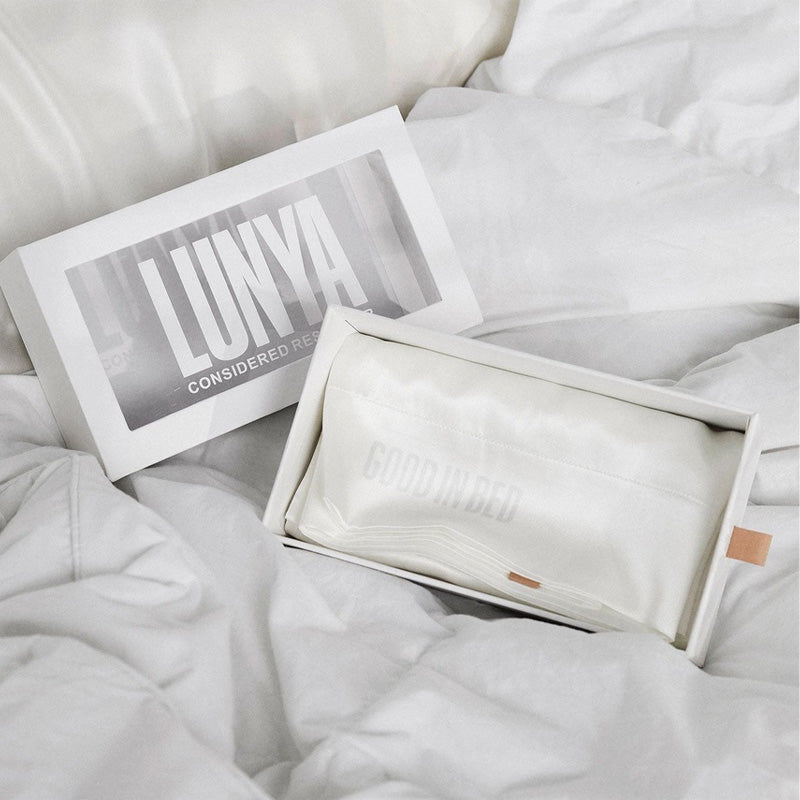 lunya-washable-silk-pillowcase